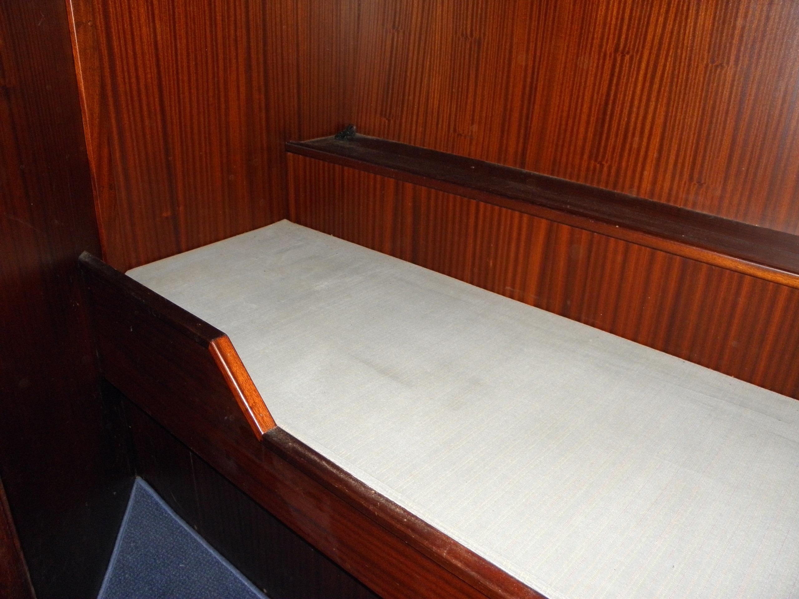 Aft cabin, Accommodation